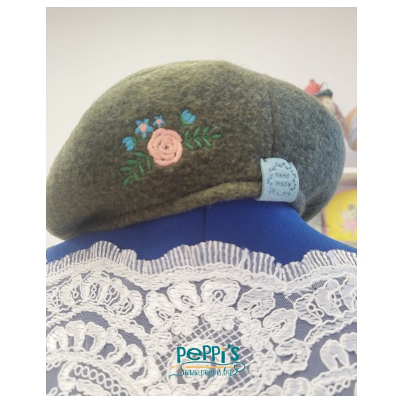 Елегантна дамска барета от вълна – ръчна изработка