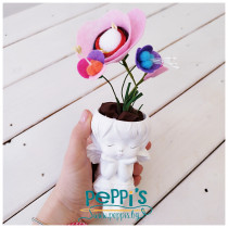 Цветя от филц в керамична кашпа