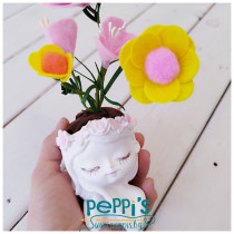 Цветя от филц в керамична кашпа