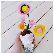 Цветя от филц в керамична кашпа