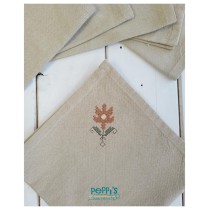 Декоративни салфетки за маса с бродерия цвете в стил шевица