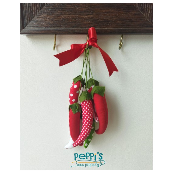 Декоративна китка от люти чушки – ръчно изработена българска украса за дом и кухня